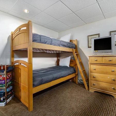 Апарт отель Boyne Mountain Getaway, Unit B Boyne Falls Экстерьер фото