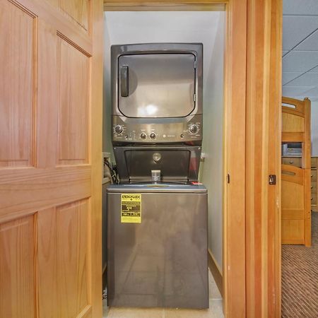 Апарт отель Boyne Mountain Getaway, Unit B Boyne Falls Экстерьер фото