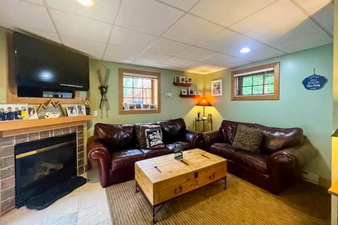 Апарт отель Boyne Mountain Getaway, Unit B Boyne Falls Экстерьер фото