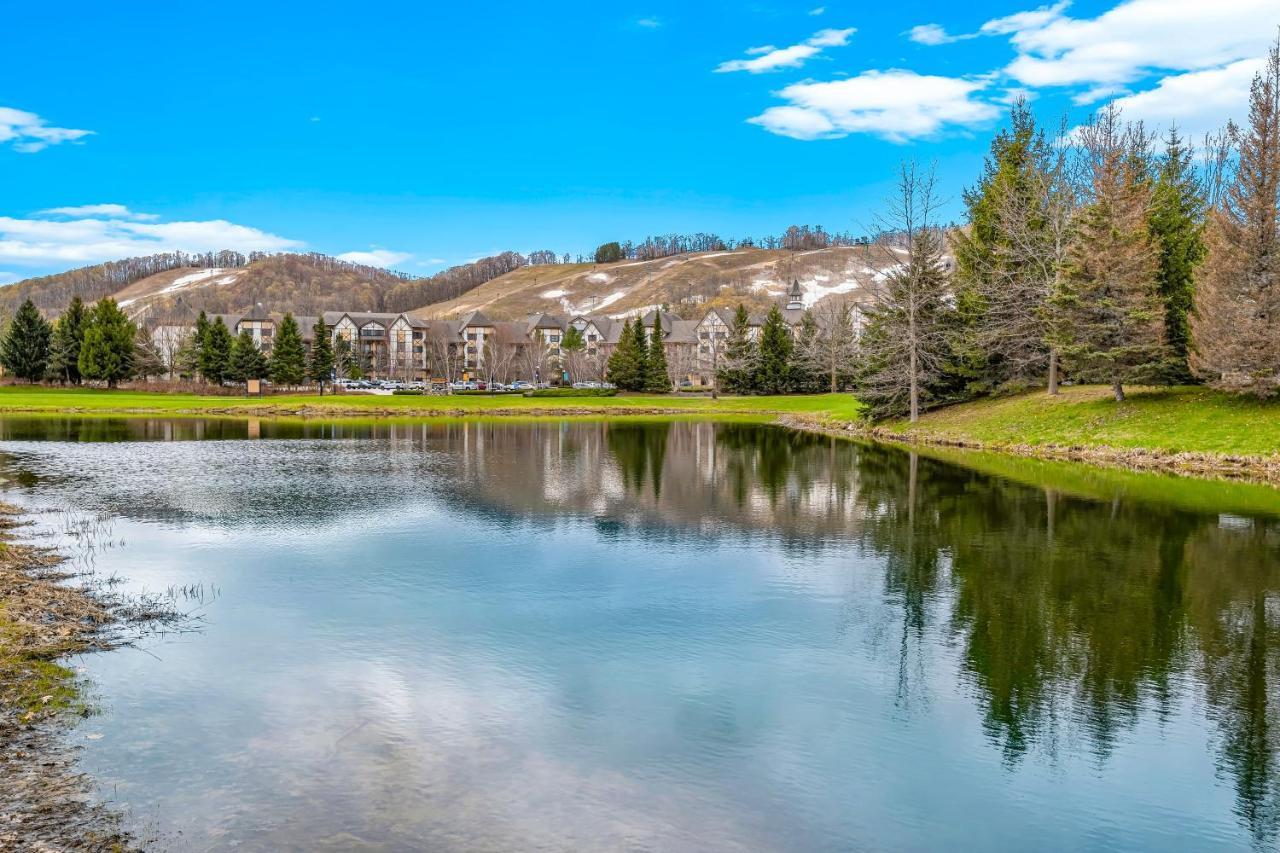 Апарт отель Boyne Mountain Getaway, Unit B Boyne Falls Экстерьер фото