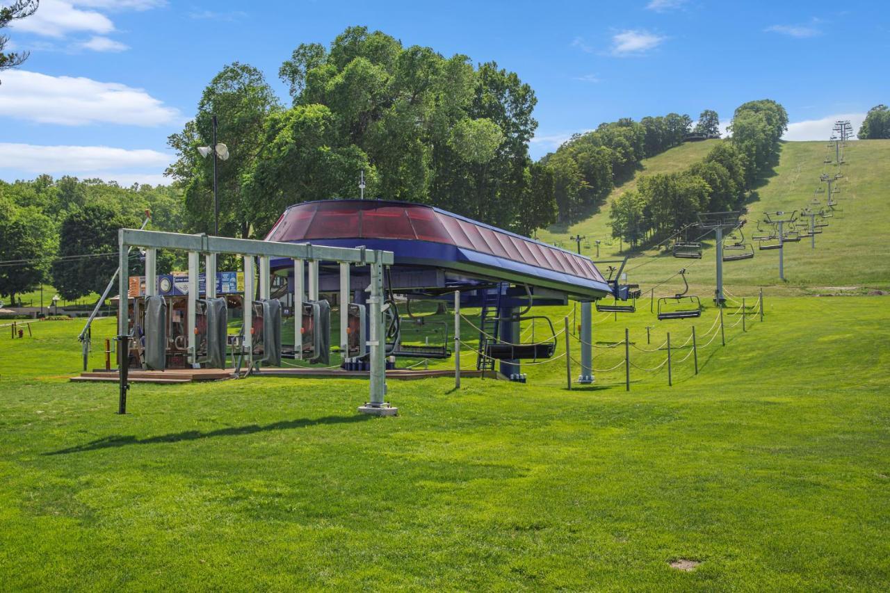 Апарт отель Boyne Mountain Getaway, Unit B Boyne Falls Экстерьер фото