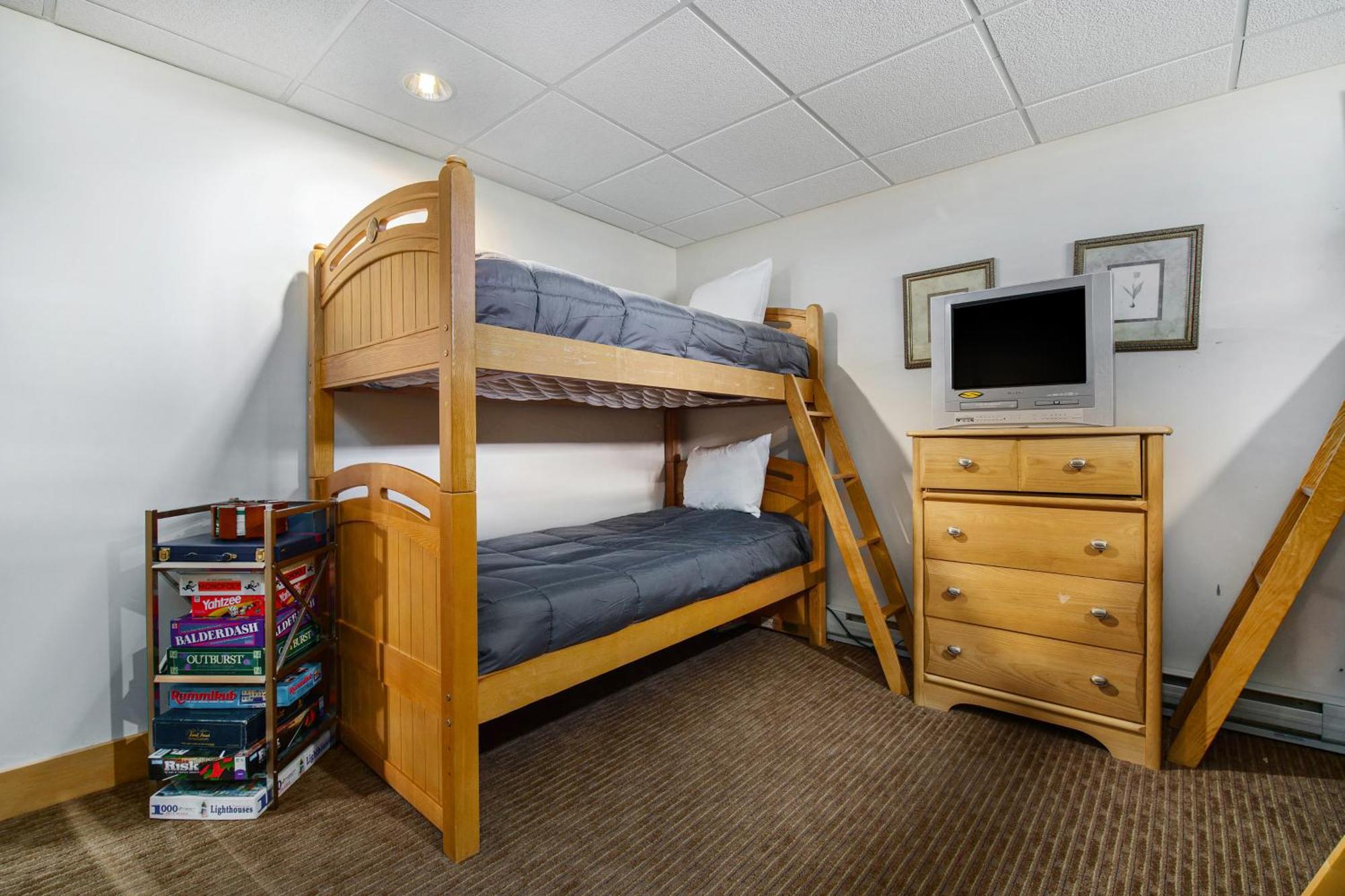 Апарт отель Boyne Mountain Getaway, Unit B Boyne Falls Экстерьер фото