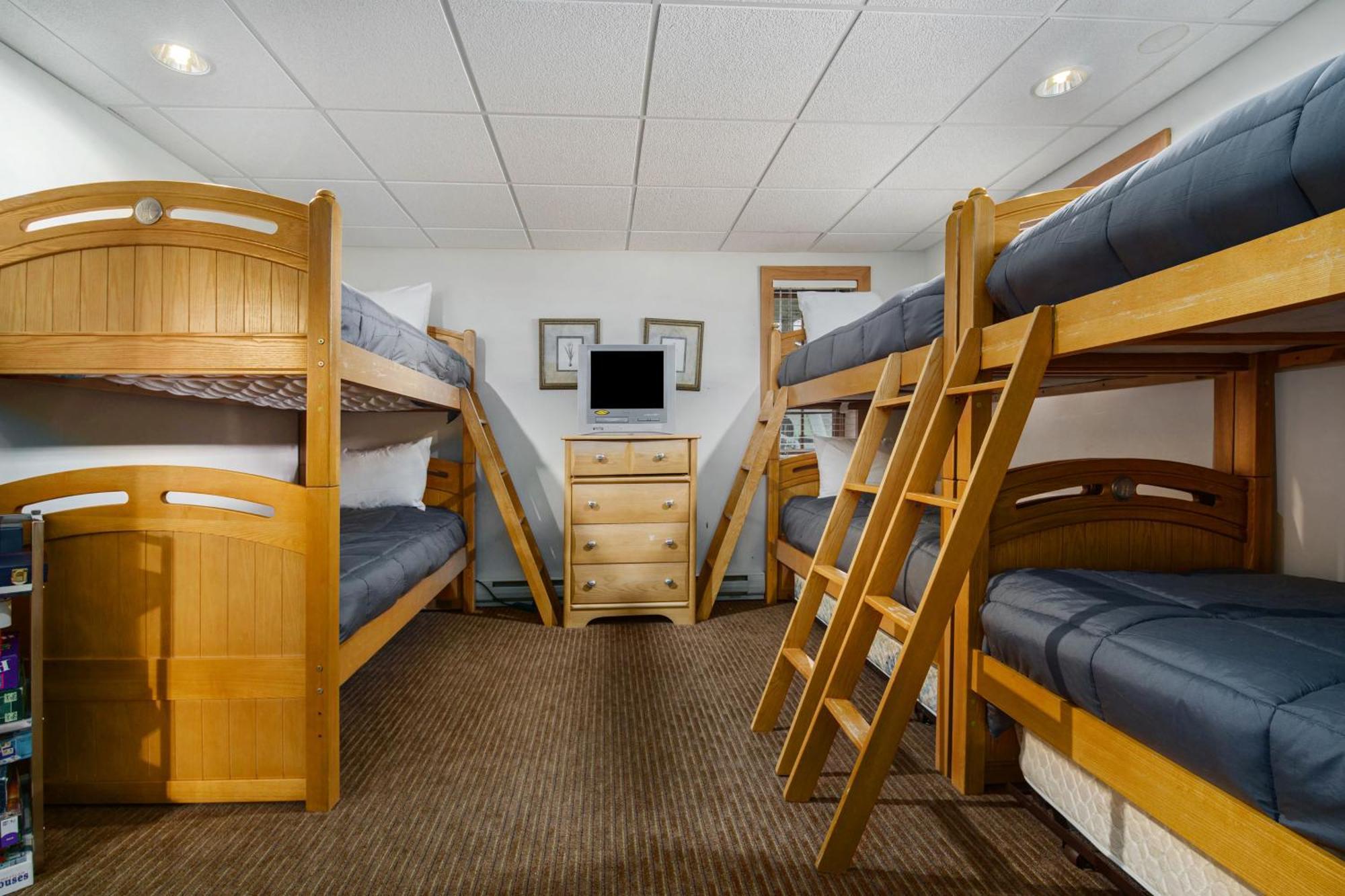 Апарт отель Boyne Mountain Getaway, Unit B Boyne Falls Экстерьер фото